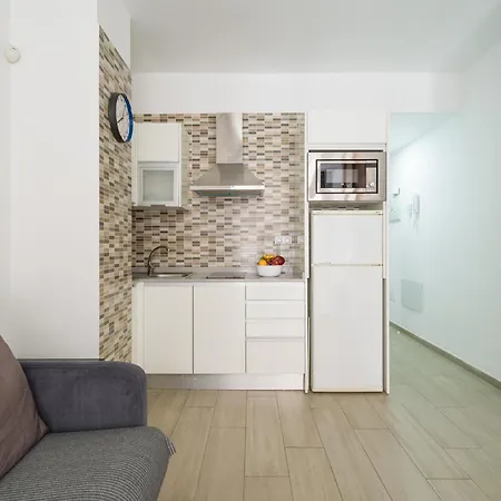 By Playa De Canteras *