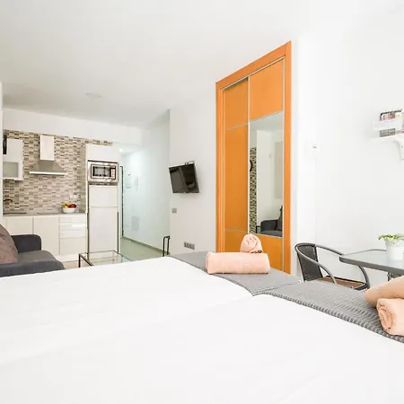 By Playa De Canteras Las Palmas